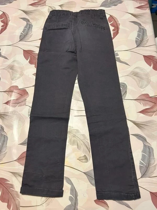 8-year-old pants worn at the knees – photo 2